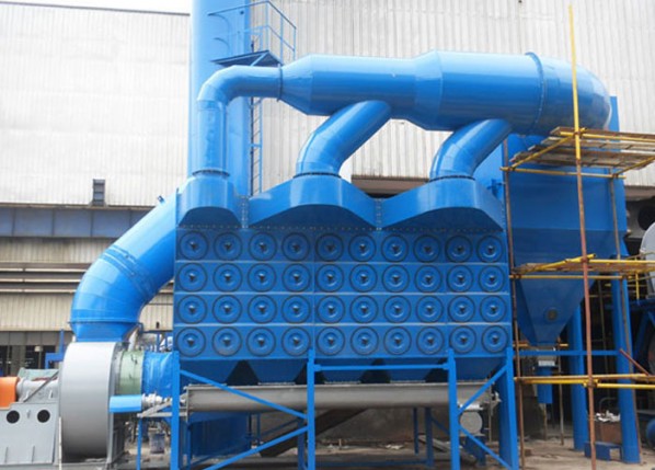 Precipitation-type filter cartridge dust collector